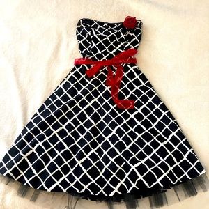 Adorable a-line strapless dress with acrylic layer under skirt